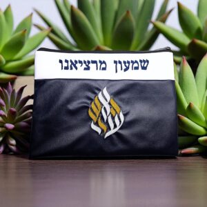 bleu_foncer_breslev_talit-Photoroom-Photoroom (2) Pochette Talit Personnalisable