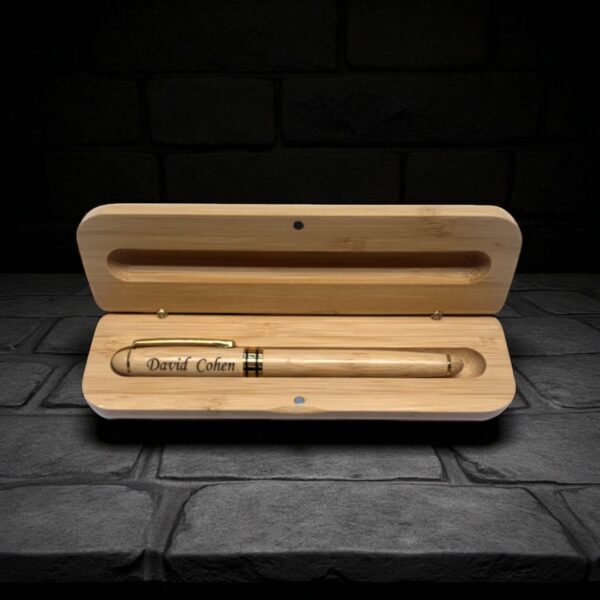 stylo90 (2)-Photoroom Boîte en bois avec Stylo Personnalisable