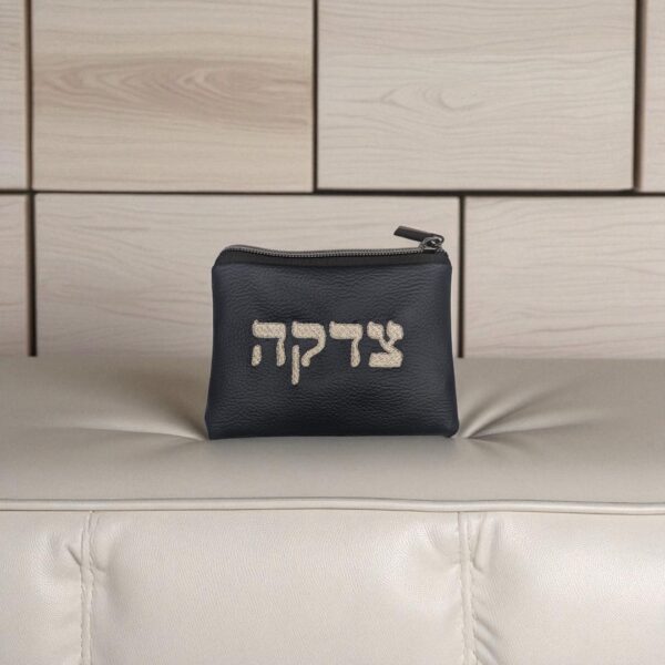 PXL_20250725_084800715-Photoroom Pochette Tsedaka